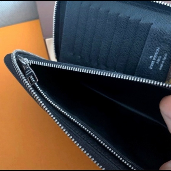 100% authentic Louis Vuitton ZIPPY Monogram Macassar wallet - Picture 5 of 15